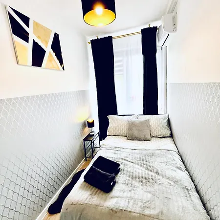 Clicktheflat Politechnika Hostel Warsaw